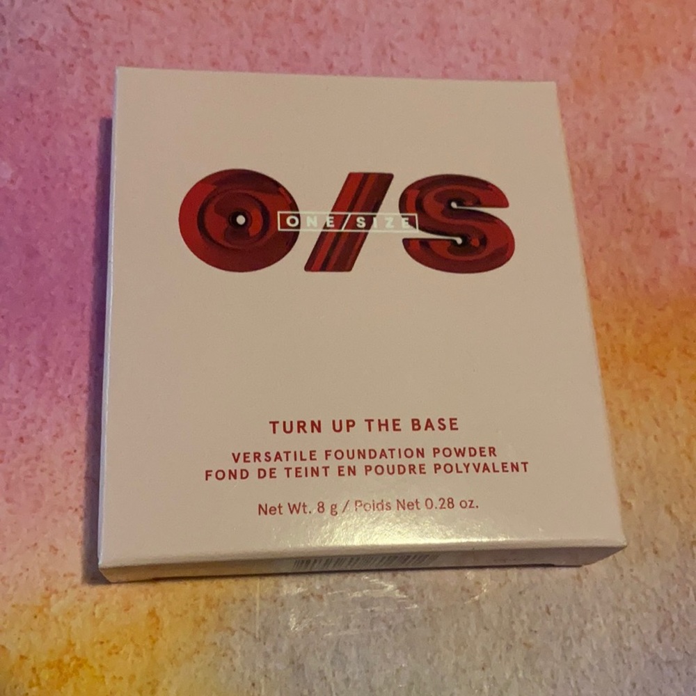 ONE/SIZE TURN UP THE BASE BUNDLE
APPLICATION SPONGE & POWDER FOUNDATION